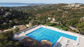 Les ISSAMBRES appart grande terrasse superbe vue mer et golf de saint Tropez, piscine